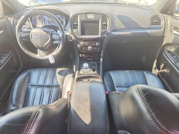 2019 CHRYSLER 300