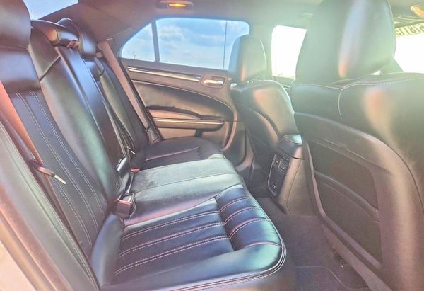 2019 CHRYSLER 300