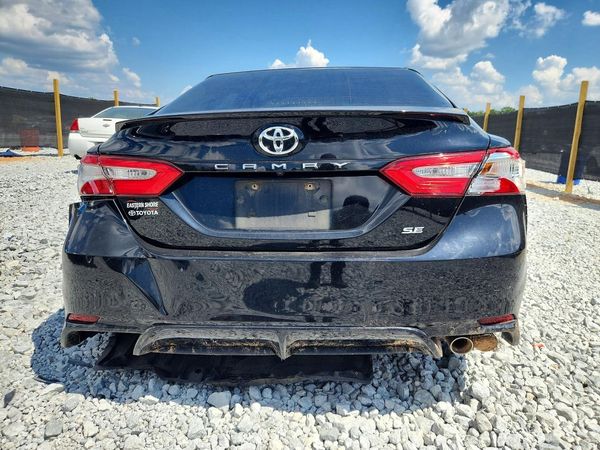 2018 TOYOTA CAMRY