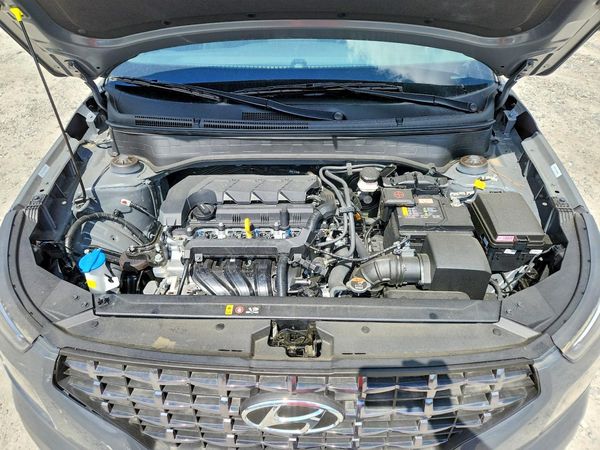 2026 HYUNDAI VENUE SEL, SEL w/ 2-Tone Roof