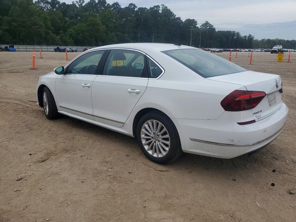2017 VOLKSWAGEN PASSAT SE