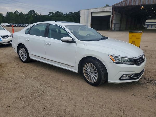 2017 VOLKSWAGEN PASSAT SE