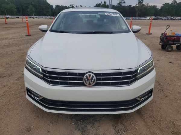 2017 VOLKSWAGEN PASSAT SE