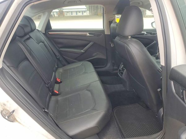 2017 VOLKSWAGEN PASSAT SE
