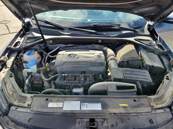 2017 VOLKSWAGEN PASSAT S — Engine bay