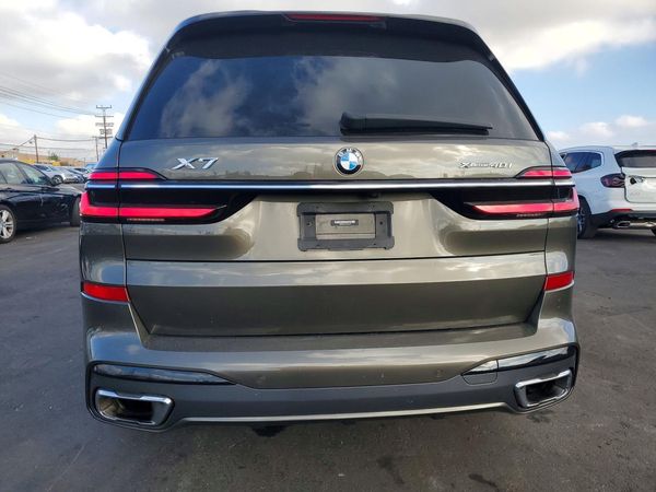 2023 BMW X7