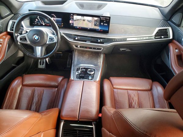 2023 BMW X7