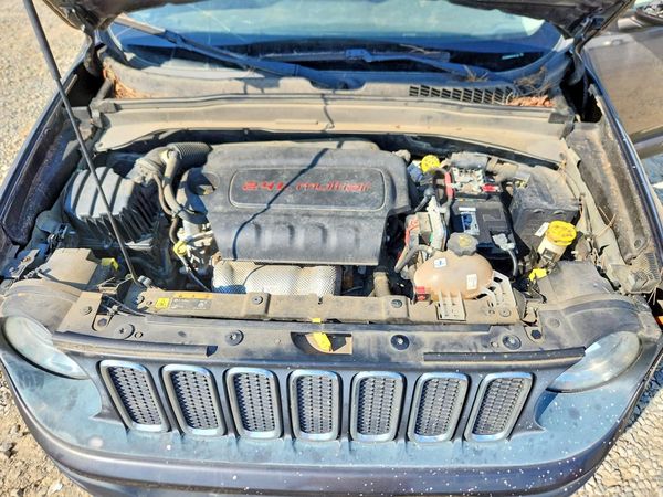 2017 JEEP RENEGADE — Engine bay