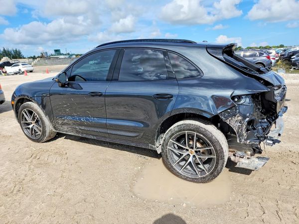 2024 PORSCHE MACAN