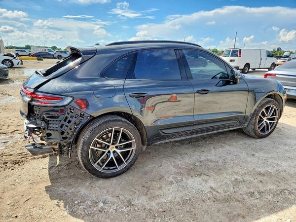 2024 PORSCHE MACAN