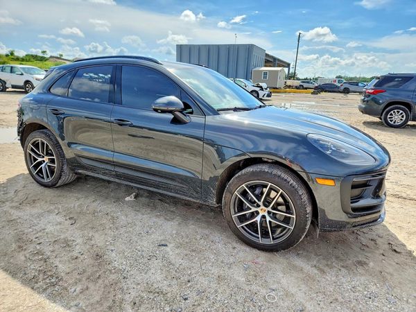 2024 PORSCHE MACAN