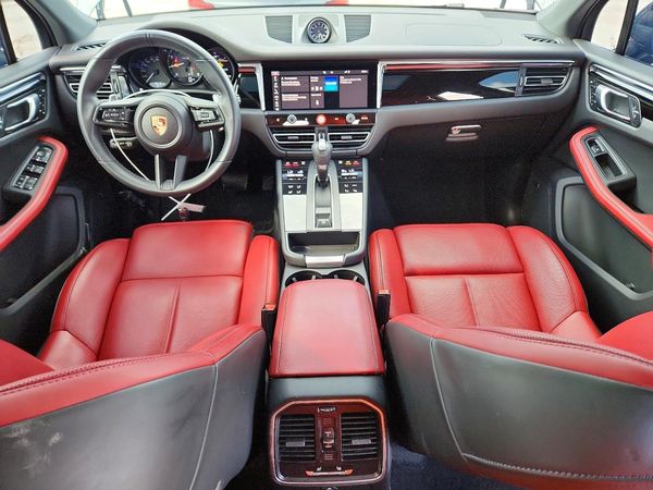 2024 PORSCHE MACAN