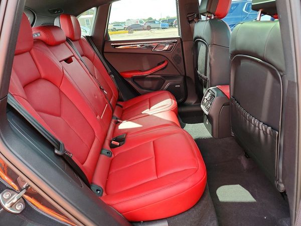 2024 PORSCHE MACAN