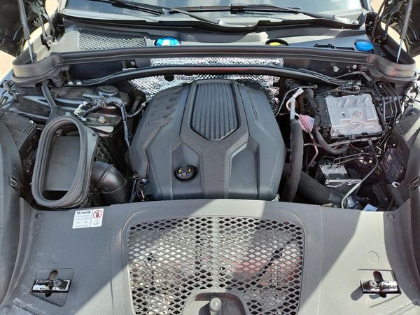 2024 PORSCHE MACAN