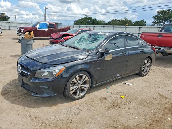 2016 MERCEDES-BENZ CLA CLA250 — Front 3/4