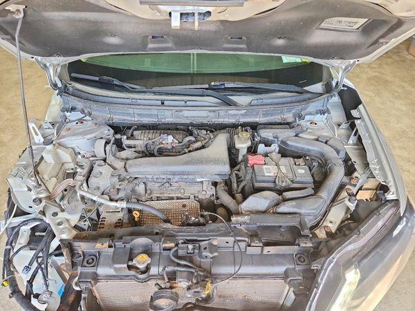 2020 NISSAN ROGUE — Engine bay