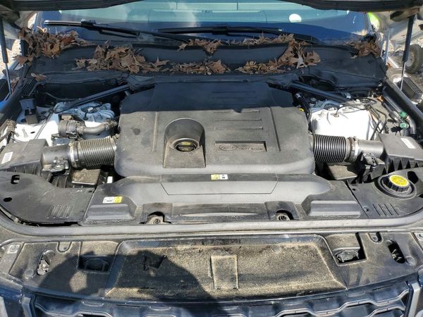 2022 LAND ROVER RANGEROVER HSE Silver Edition — Engine bay