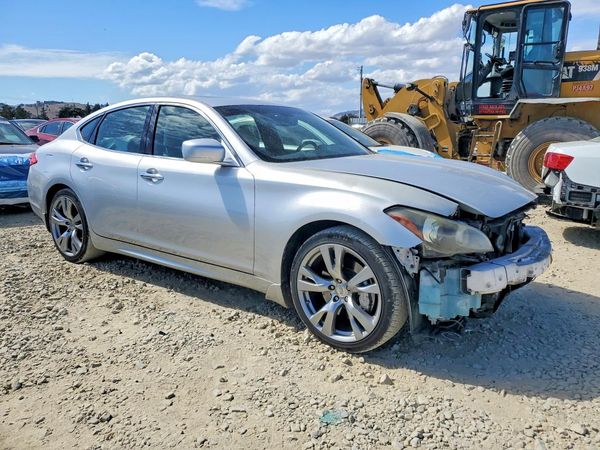2013 INFINITI M37 — Passenger 3/4
