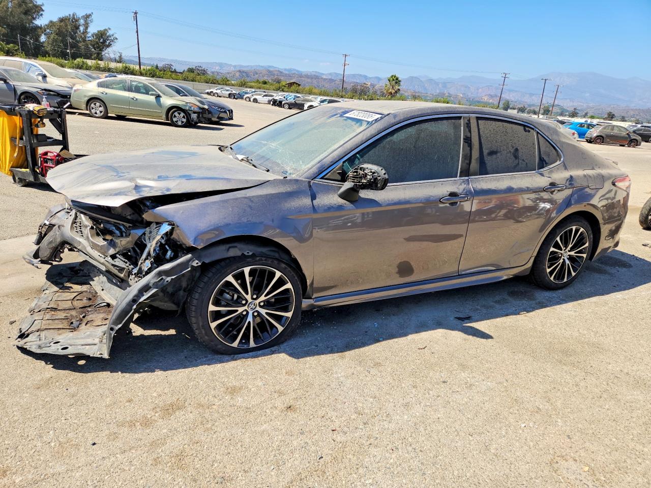 2018 TOYOTA CAMRY L/LE/SE/XLE — Front 3/4