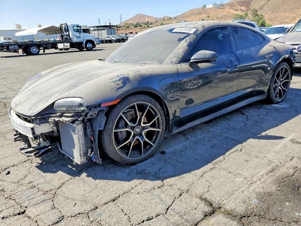2022 PORSCHE TAYCAN