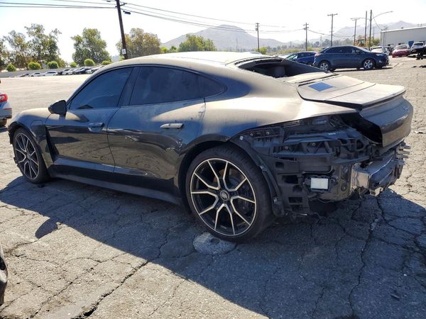2022 PORSCHE TAYCAN