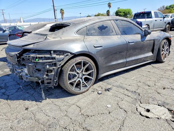 2022 PORSCHE TAYCAN