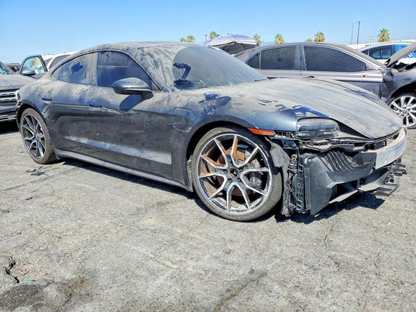 2022 PORSCHE TAYCAN