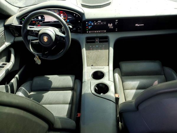 2022 PORSCHE TAYCAN