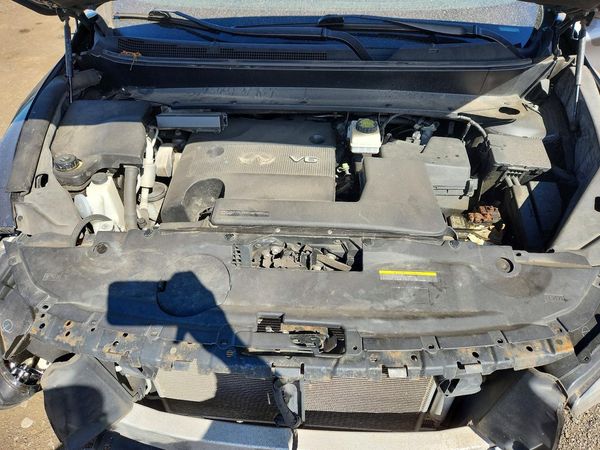 2016 INFINITI QX60 — Engine bay
