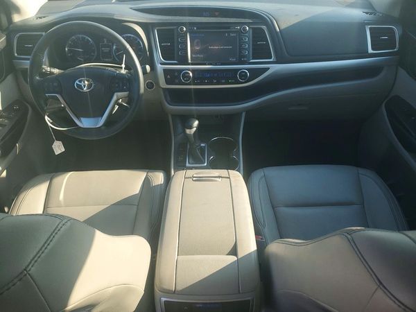 2016 TOYOTA HIGHLANDER