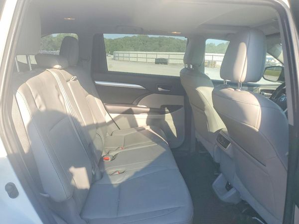 2016 TOYOTA HIGHLANDER