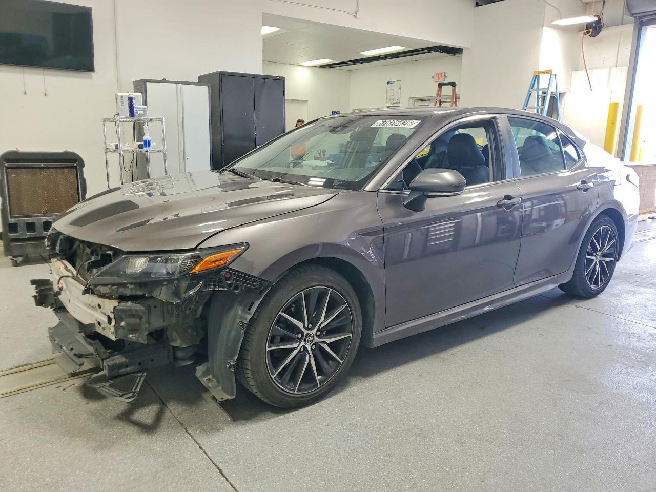 2022 TOYOTA CAMRY SE — Front 3/4