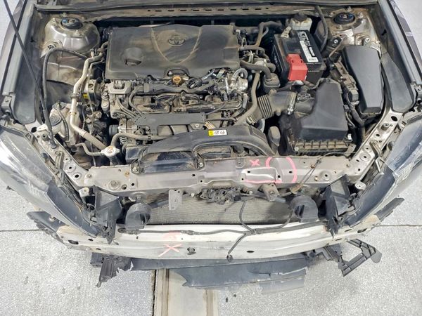 2022 TOYOTA CAMRY SE — Engine bay