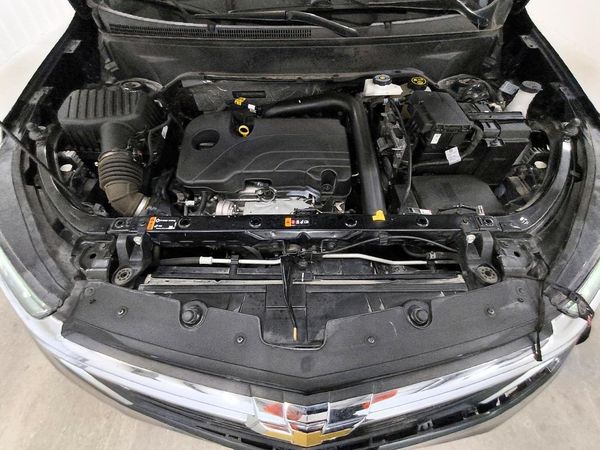 2023 CHEVROLET EQUINOX LT (1LT) — Engine bay