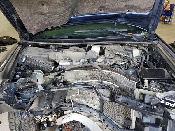 2019 TOYOTA 4RUNNER — Engine bay