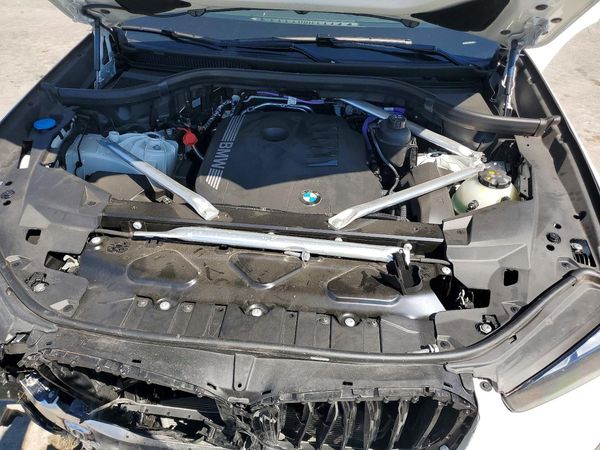 2026 BMW X5 xDrive40 — Engine bay