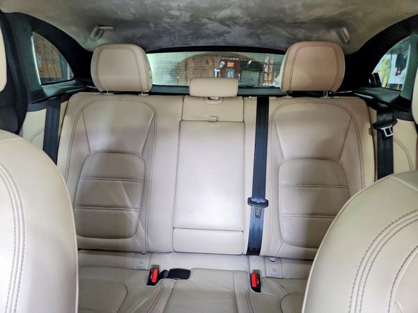 2019 JAGUAR F-PACE Prestige — SUVN