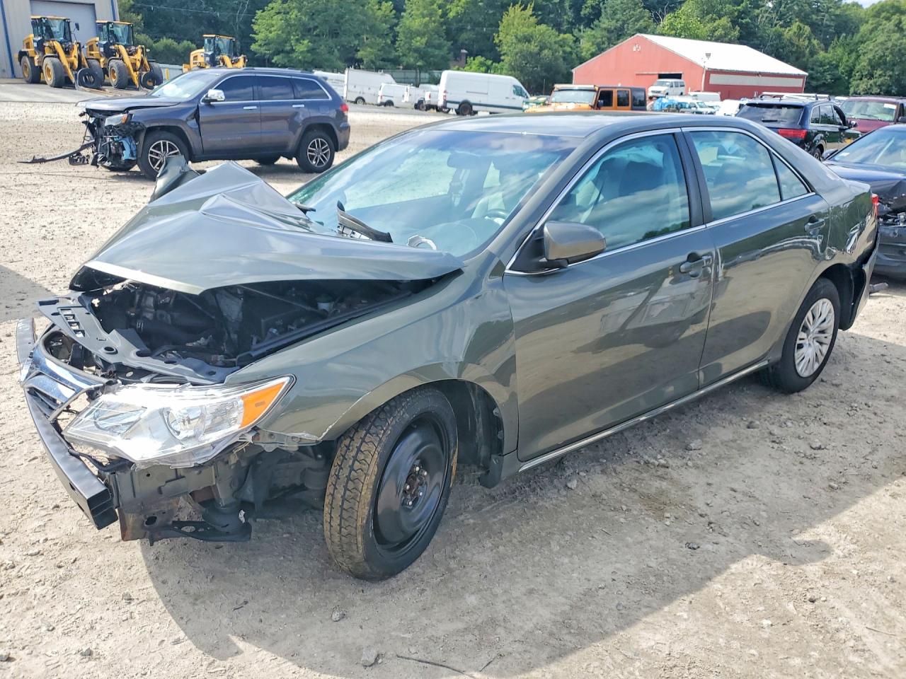 2014 TOYOTA CAMRY — Front 3/4