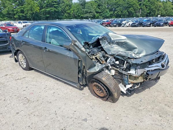 2014 TOYOTA CAMRY — Passenger 3/4