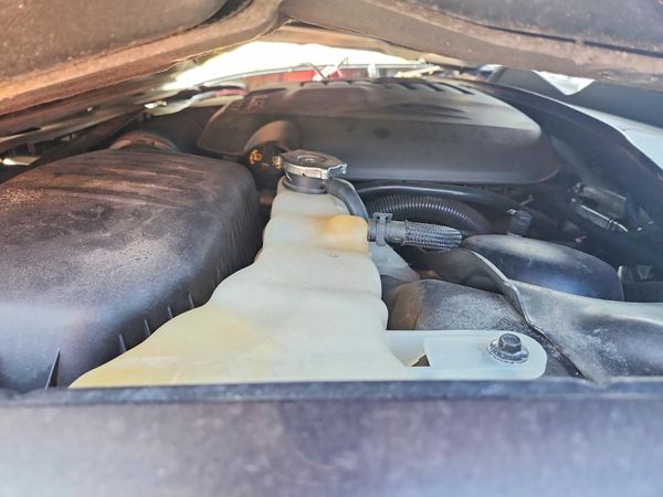 2013 DODGE CHARGER — Engine bay