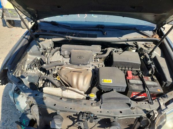 2012 TOYOTA CAMRY — Engine bay