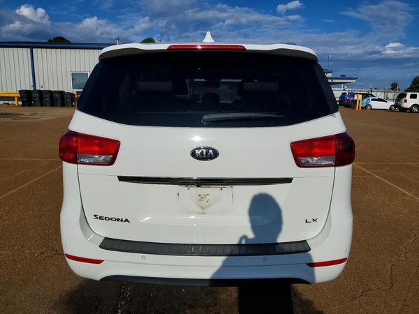 2016 KIA SEDONA LX - Middle-low
