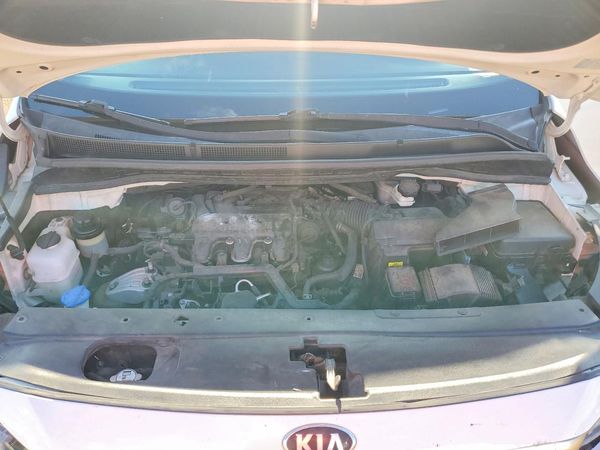 2016 KIA SEDONA LX - Middle-low