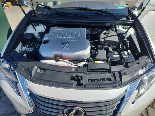 2018 LEXUS ES350 — Engine bay