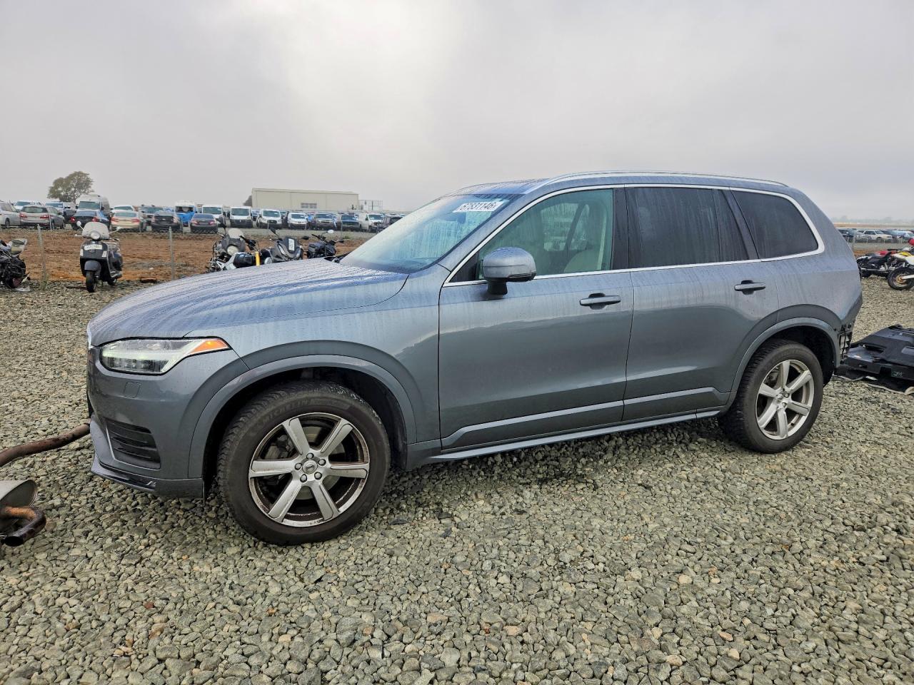 2020 VOLVO XC90 Momentum