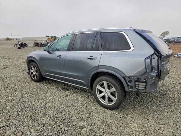 2020 VOLVO XC90 Momentum