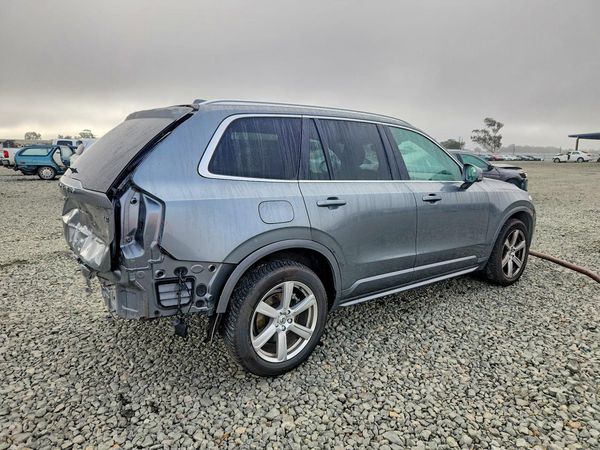 2020 VOLVO XC90 Momentum