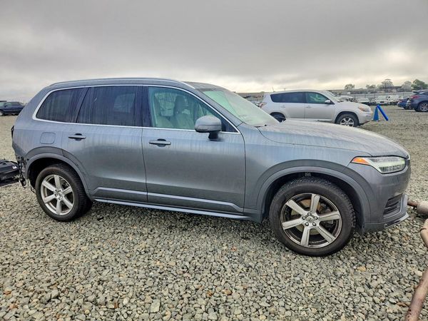 2020 VOLVO XC90 Momentum