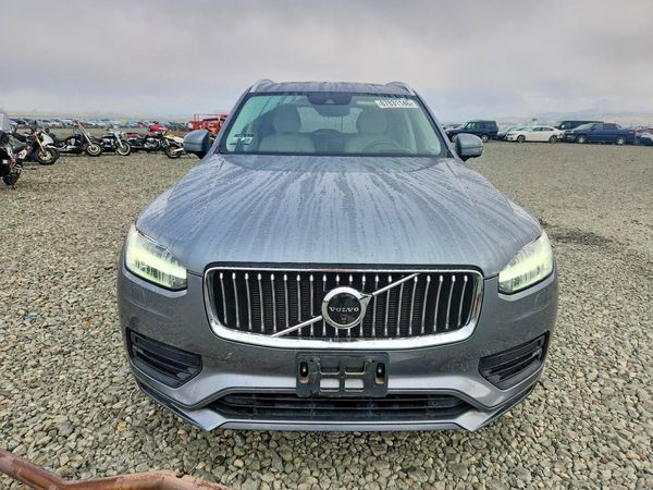2020 VOLVO XC90 Momentum