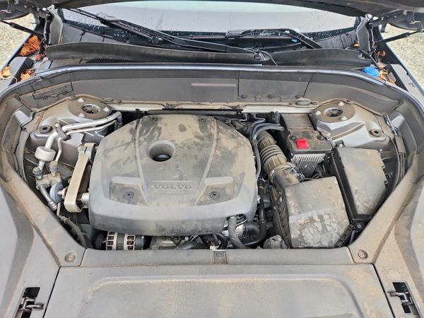 2020 VOLVO XC90 Momentum